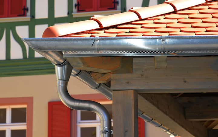 Long lasting steel gutters installation in Panama City